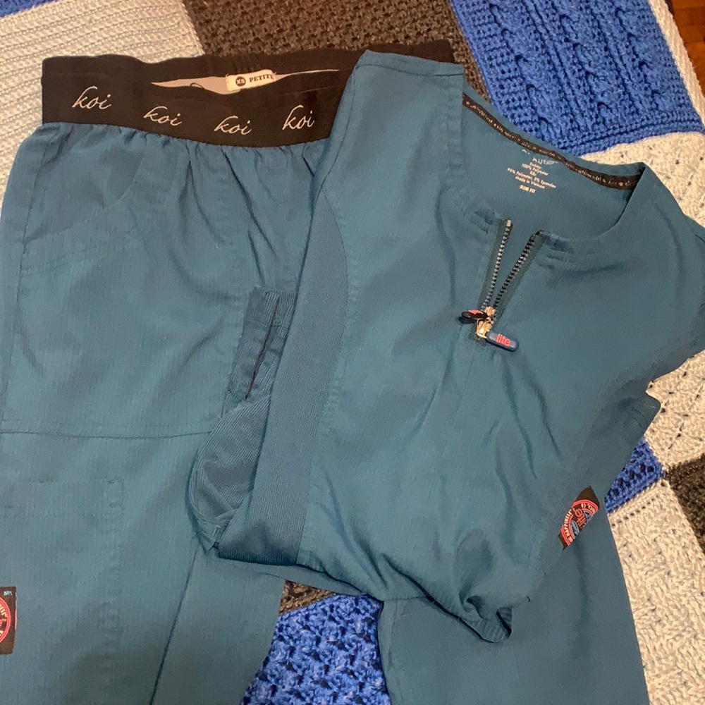 Koi Lite Scrubs